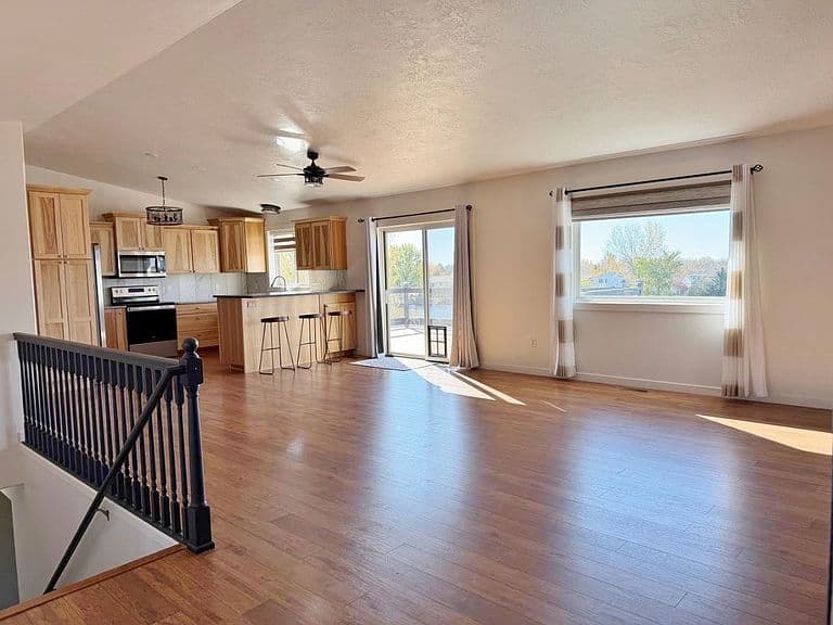 2033 Lakeside St photo 5