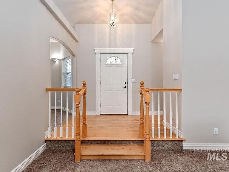 389 W Bosanka Dr photo 3