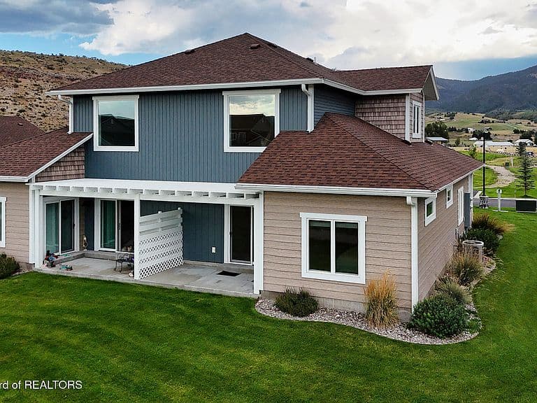101 Creekside Ln photo 2