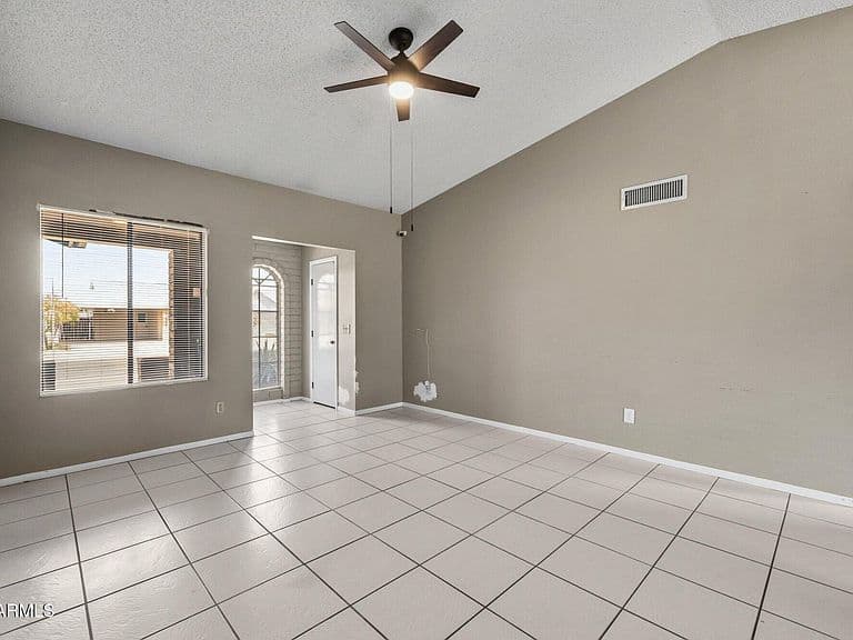 401 E ORAIBI Drive photo 3