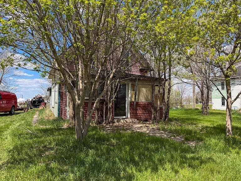 215 Commercial St N photo 2