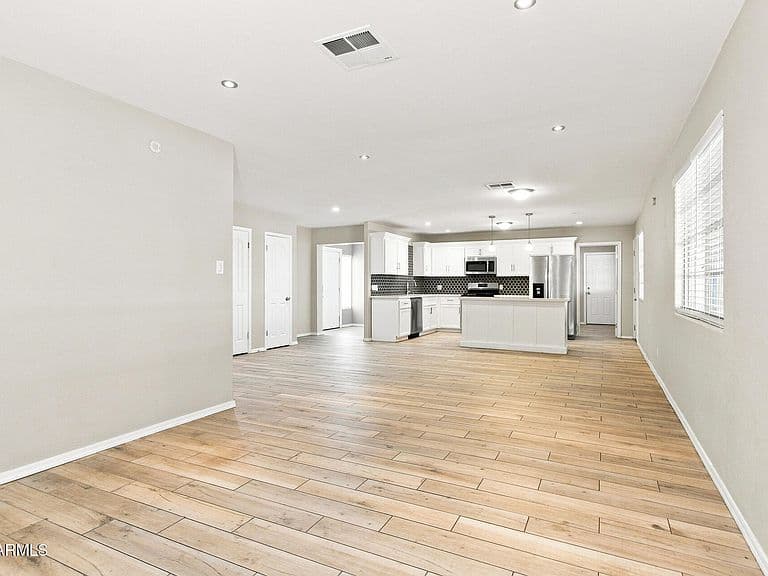 6302 W ORANGE Drive photo 3