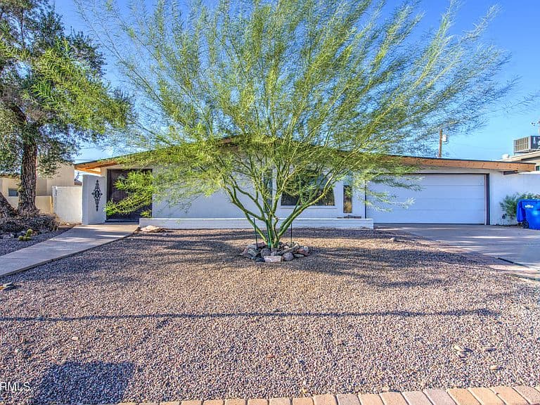 1340 E Townley Avenue photo 3