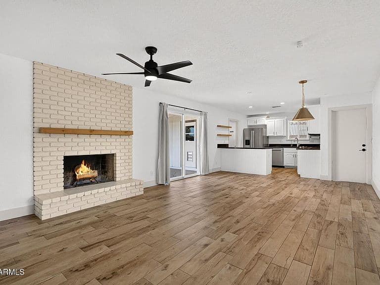 705 N ORACLE Circle photo 3