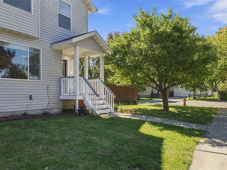 149 Denver Ave photo 3