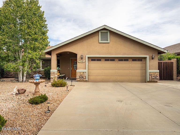 1428 Magnolia Ln photo 1