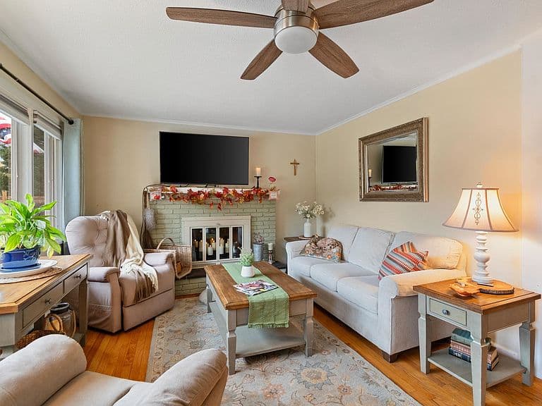 26 Sunset Drive photo 2