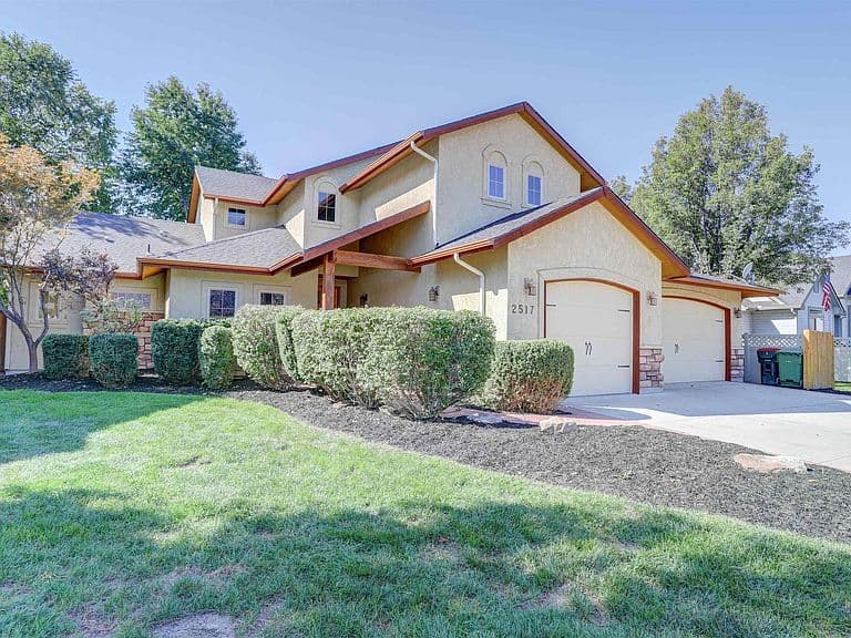 2517 E Nakano Dr photo 2