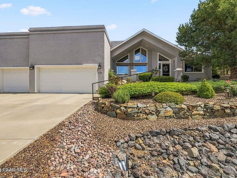 2113 Hibiscus Cir photo 1