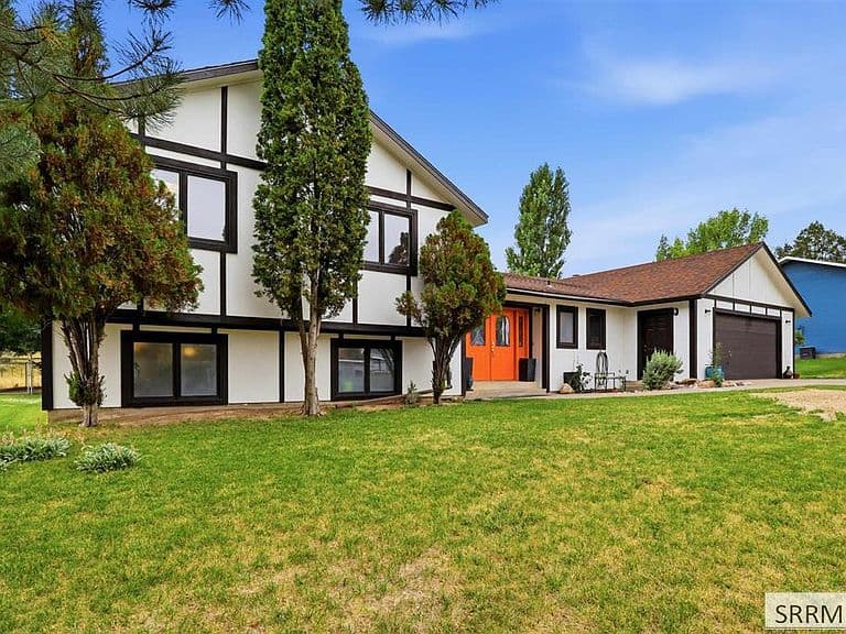 1090 Cahina Way photo 1