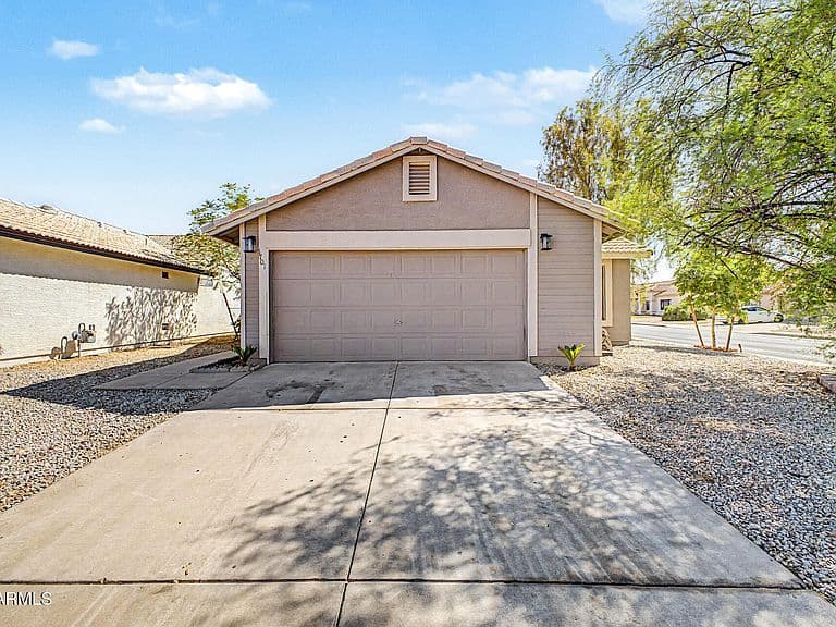 1701 E CARTER Road photo 1