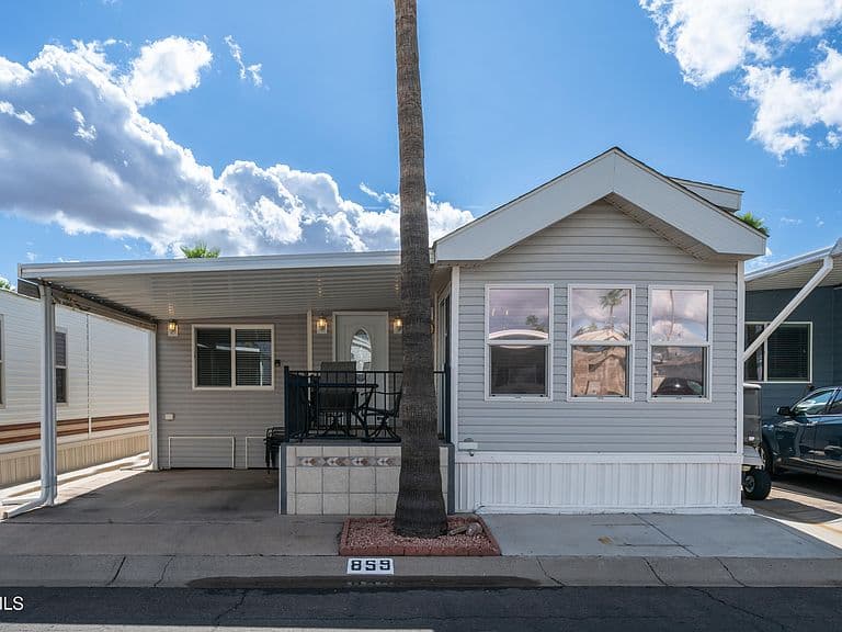 859 Aquamarine Dr photo 3