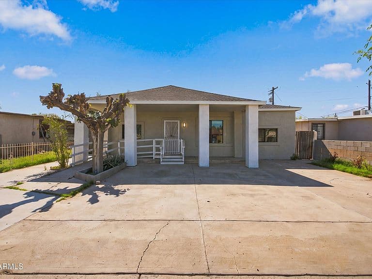 637 W ATLANTA Avenue photo 1