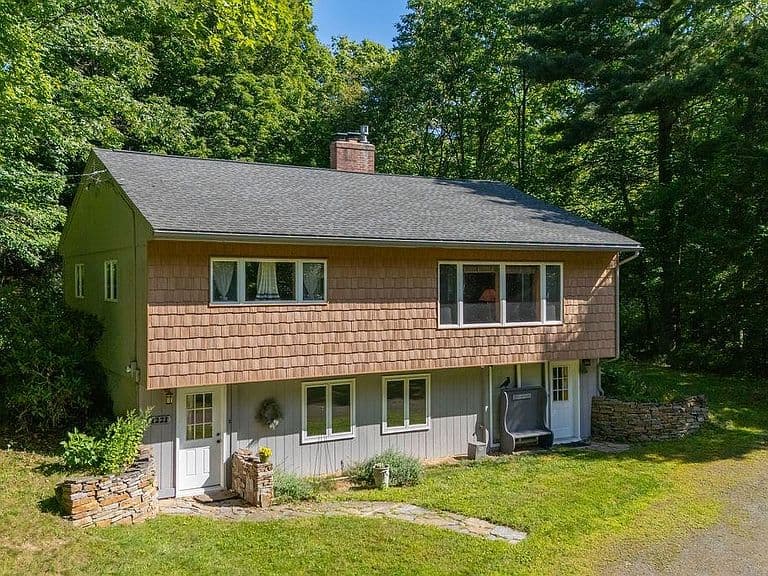 1221 Brook Road photo 1