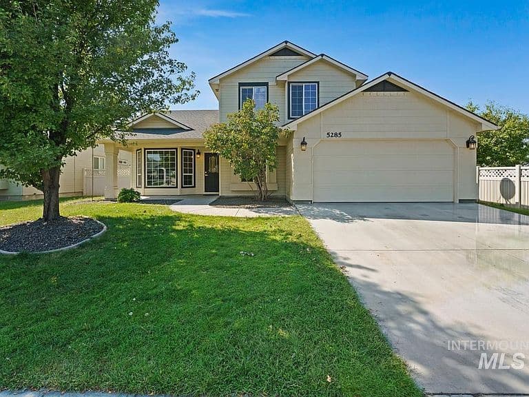 5285 N Arezzo Ave photo 1