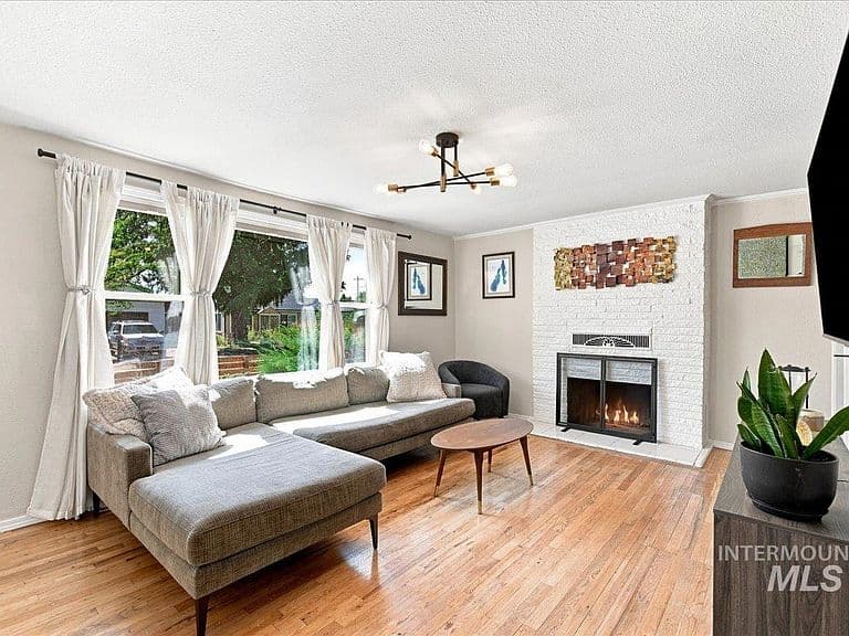 4768 W Kendall St photo 5