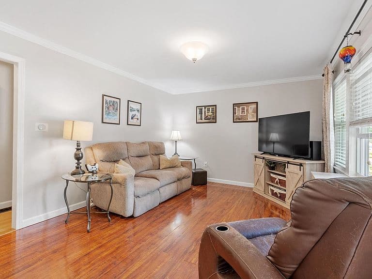 163 Liberty Lane photo 3