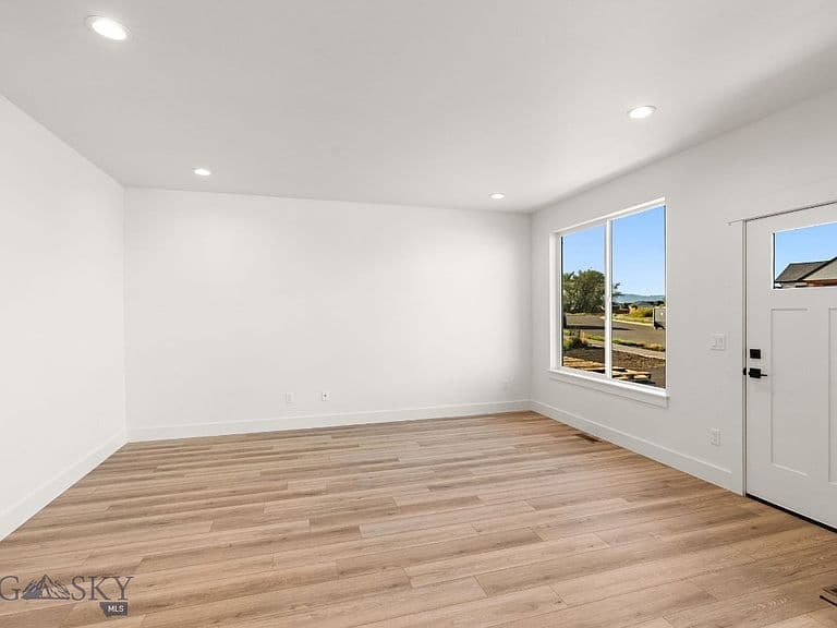 1100 Melissa Way photo 2