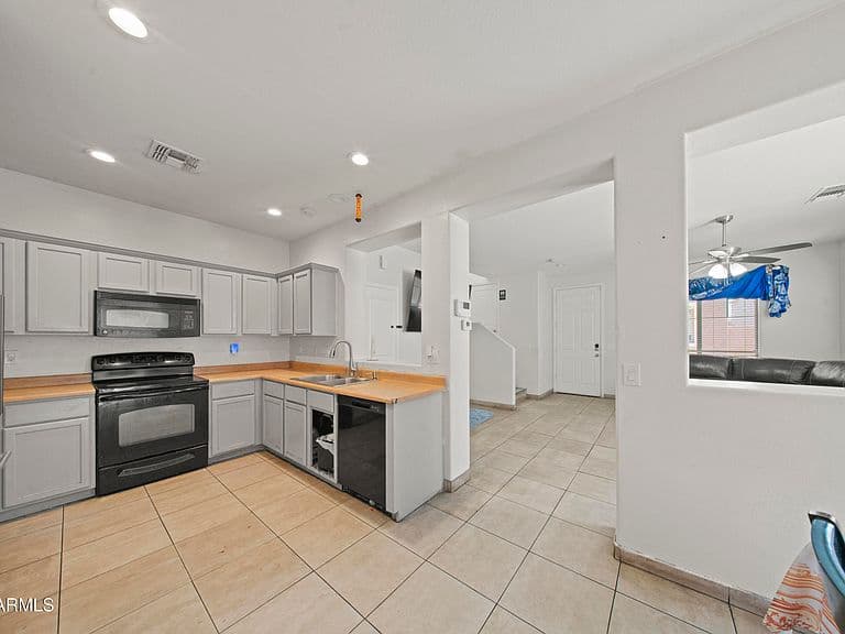 272 S ELISEO FELIX JR Way photo 4