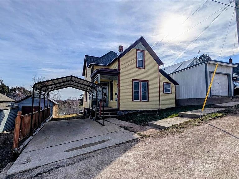 610 Sawyer St photo 1