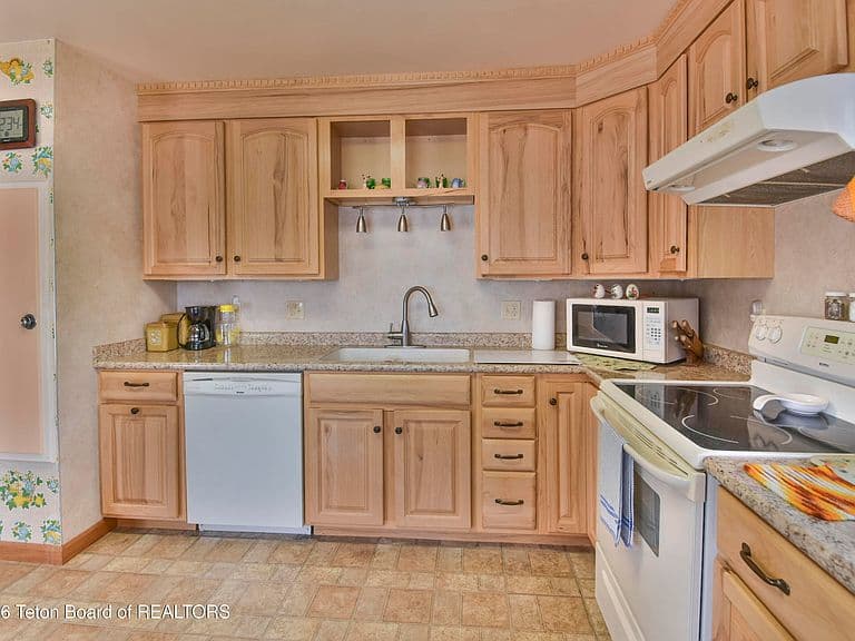 382 N Maybell Ave photo 5