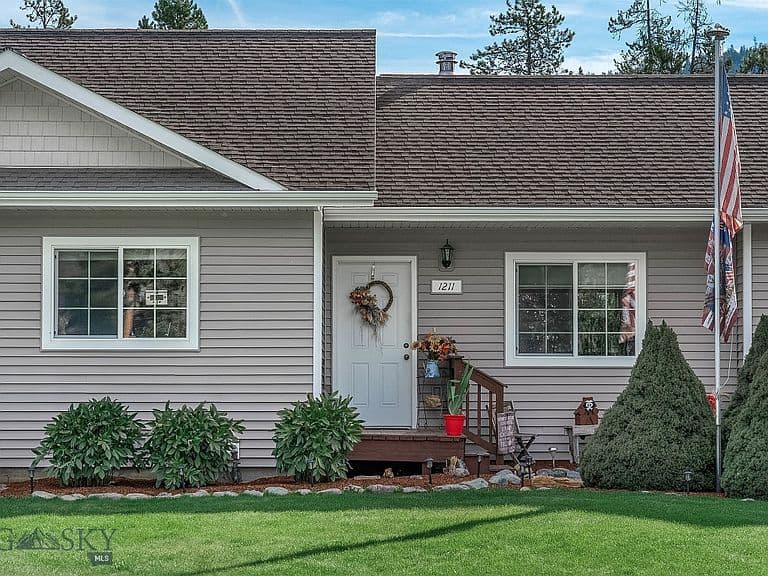 1211 Homesteaders Way photo 2
