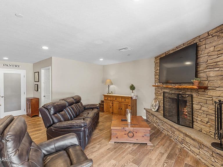 7525 E LARKSPUR Drive photo 5