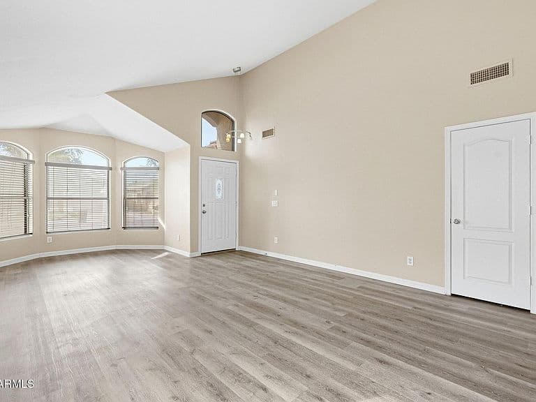 702 E KYLE Drive photo 5