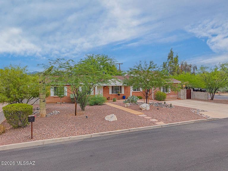 2725 E La Cienega Dr photo 2