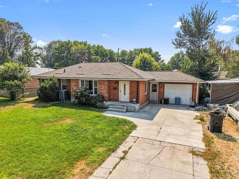 2040 Conant Ave photo 1