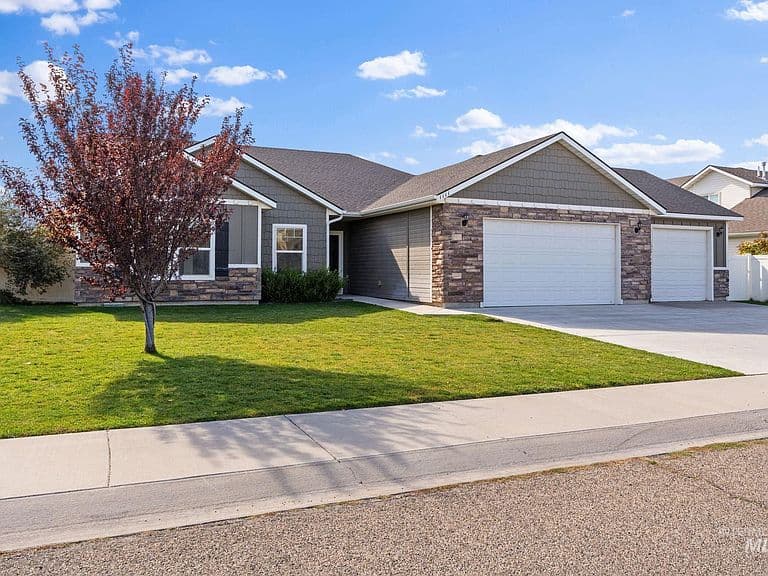 1111 Bell Ln photo 2