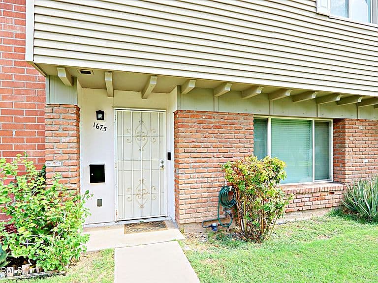 1675 W HAZELWOOD Street photo 2