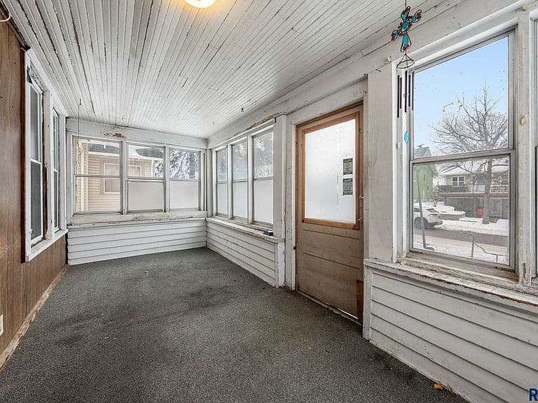611 N Walts Ave photo 2