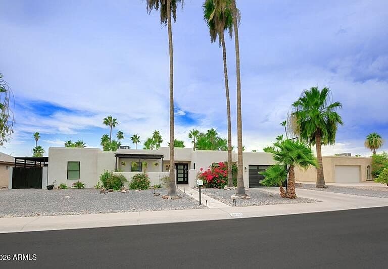 6739 E VOLTAIRE Avenue photo 2