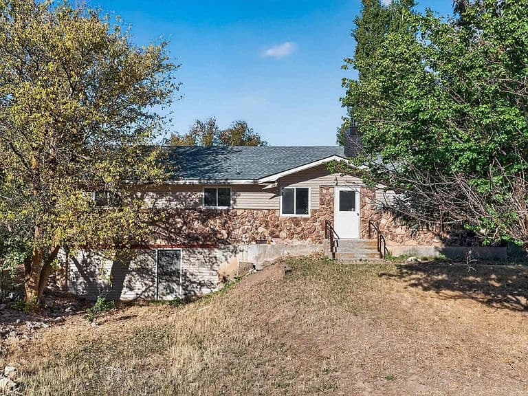 1537 N Old Highway 91 photo 3