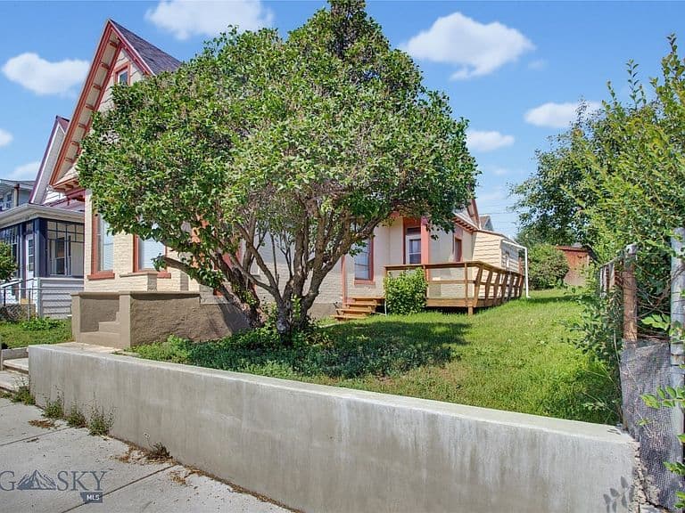 1005 W Park St photo 4
