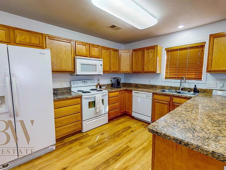 166 N Bernard St photo 4