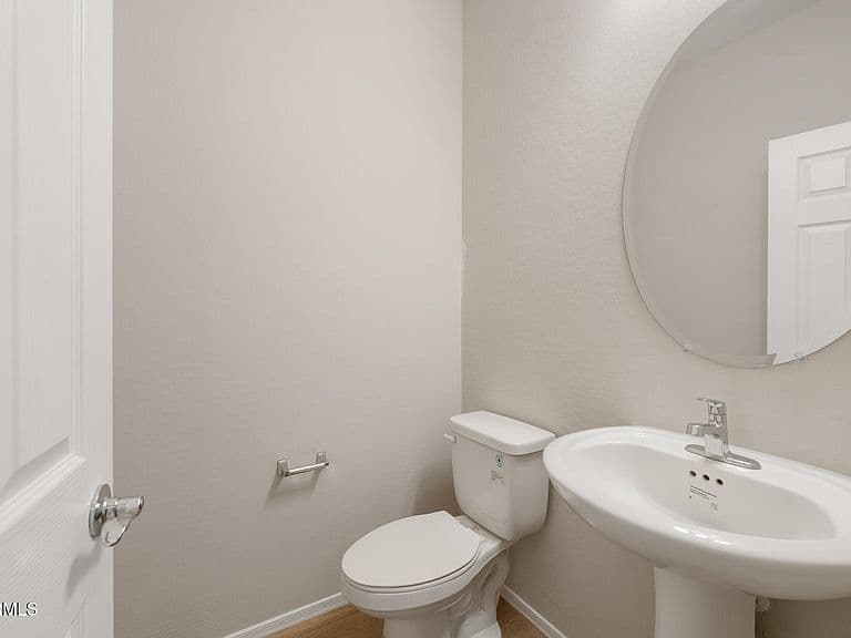6820 W EBBETS Court photo 3