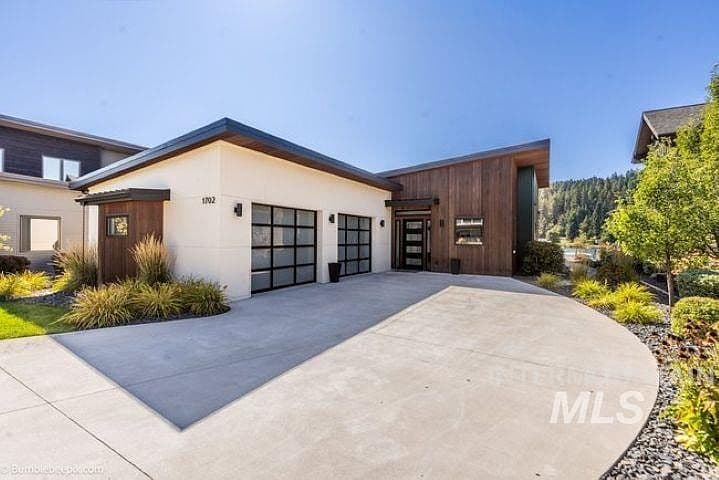 1702 W Bellerive Ln photo 4