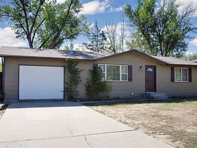 2774 Phyllis Cir S photo 2
