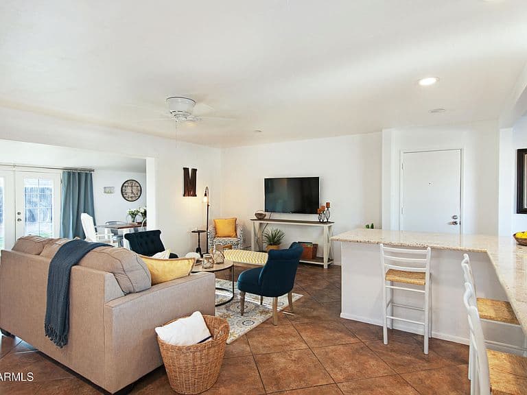 4614 N Miller Rd photo 5