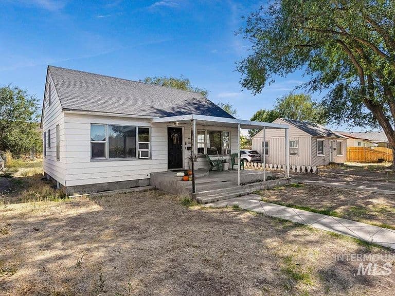 166 Carney St photo 3