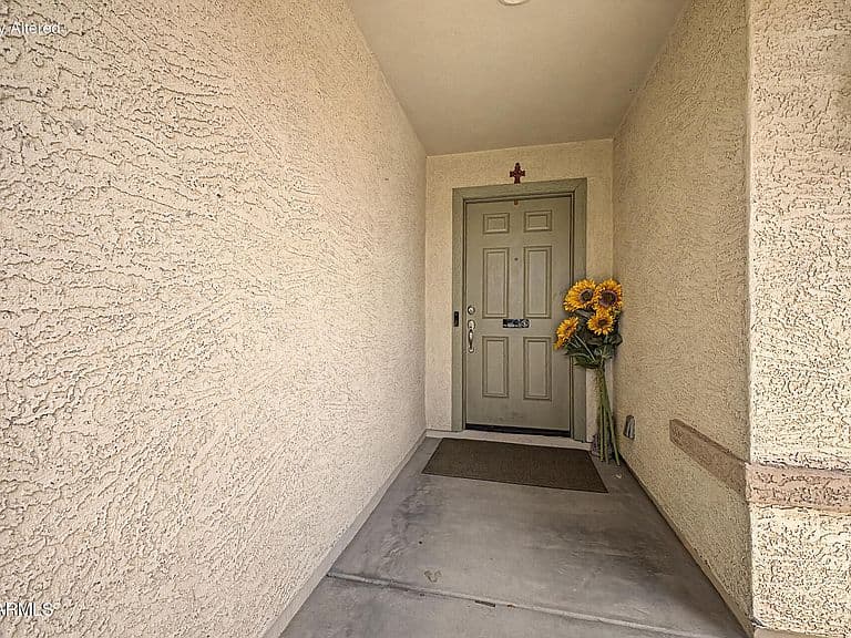 6910 S 75TH Drive photo 5