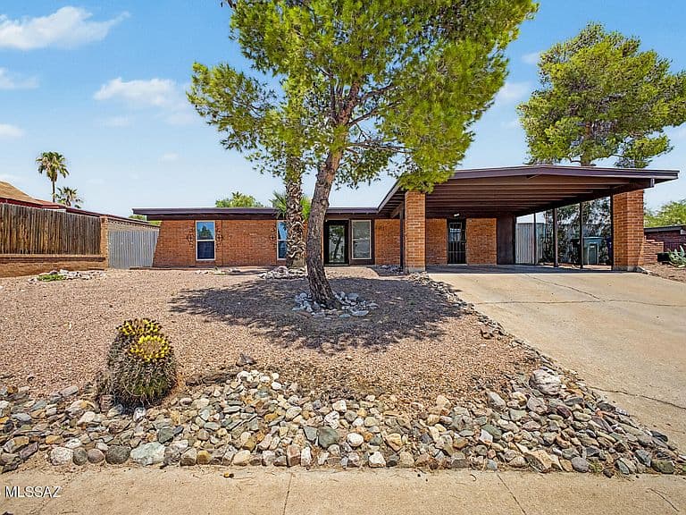 2131 S Deer Trail Cir photo 2