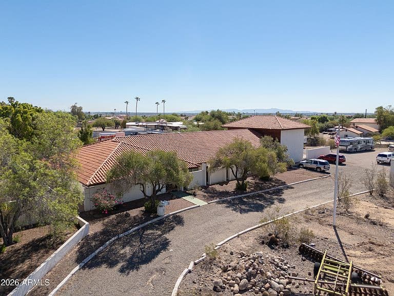 6045 N DYSART Road photo 3