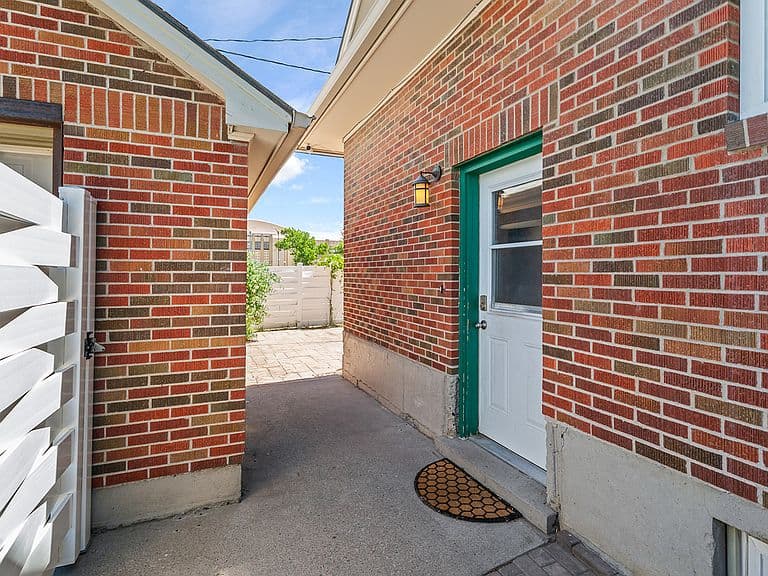 1037 N Ewing St photo 5