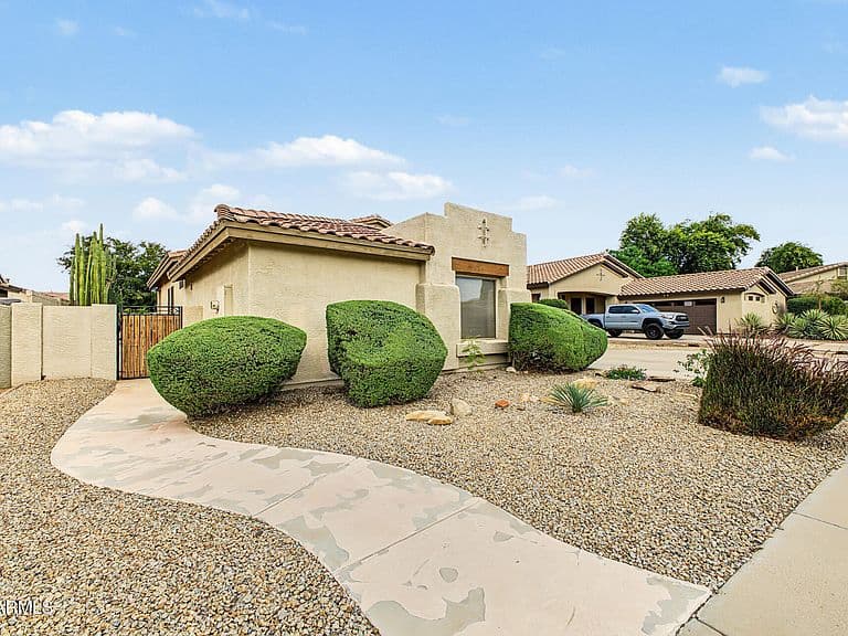 1462 E GERONIMO Street photo 3