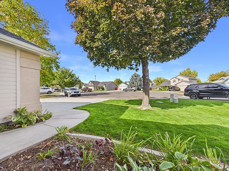 4211 E Jasmine Ct photo 3