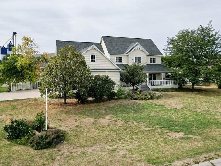 210 Hackberry Ct photo 3