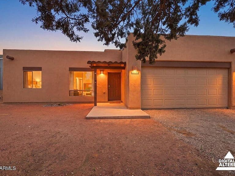4735 E Valley Lane photo 3